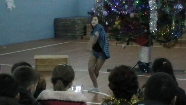 современный танец .