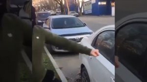 Разбил окно машини кулаком! | Это левая машина :D | как правильно разбить окно в машине