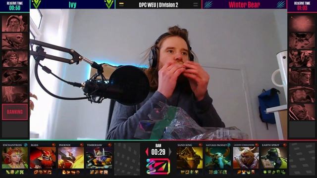 Решил перекусить во время официальной игры смотреть онлайн