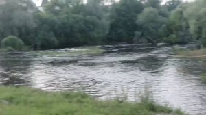 Старая плотина на реке.