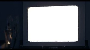 HD футаж. Старый кинопроектор - белый экран