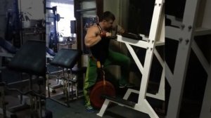 Жим на брусьях с весом 120 кг