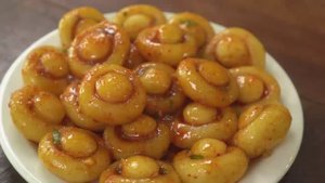 Картофельные грибочки с чесночным соусом