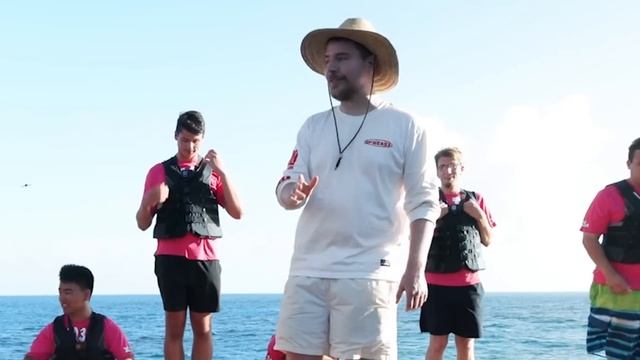 I Gave My 100,000,000th Subscriber An Island смотреть онлайн