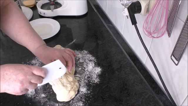 Даже крошки подобрали! Ну очень нежный, сытный с сочной начинкой вкусный пирог с капустой с мясом.