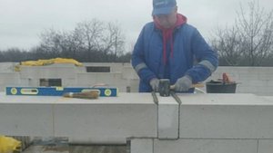 УСТАНОВКА ГАЗОБЕТОННОГО《ДОБОРНОГО》БЛОКА В РЯД | ЛАЙФХАК | СВОИМИ РУКАМИ |