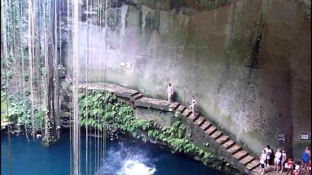 Jumping into the Ik Kil Cenote, Yucatán, Mexico 05/07/13 смотреть онлайн