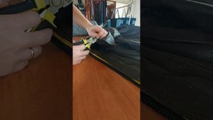замена молнии в кожаной куртке.