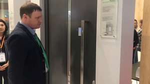 Дверь с умным замком