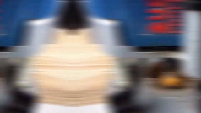 Дубовая столешница и золотое подстолье