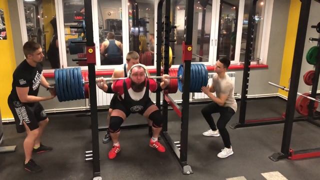 Луговой Александр - Присед в наколенниках 300х2 смотреть онлайн