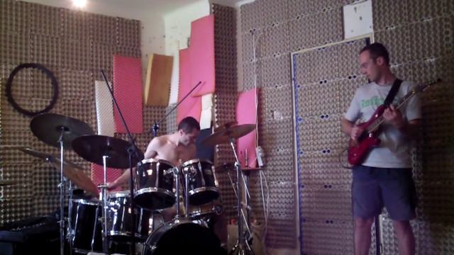 (3) No Offence Free Improvised guitar drums bass duo minimal psychodelic one hand bass VI 2013 смотреть онлайн