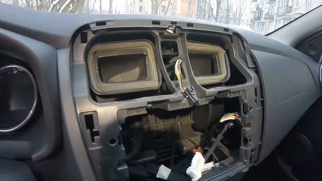 Снимаем магнитолу и климат на Renault Logan 2 смотреть онлайн