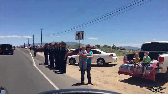 Как провожают в последний путь полицейских США | Funeral Procession for Police Officers of USA смотреть онлайн