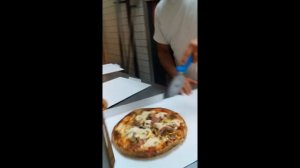 Итальянский пиццайоло виртуоз! Супер мастер! Пицца просто не реальная!!! Italian pizzaiolo virtuoso