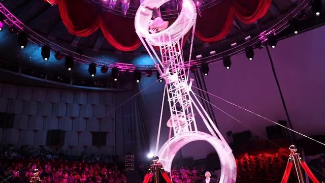 Цирк это искусство! Опасный и очень красивый цирковой номер-КОЛЕСО СМЕЛОСТИ! смотреть онлайн