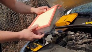 Замена воздушного фильтра — Peugeot 301 1.6 HDi, 2017 года