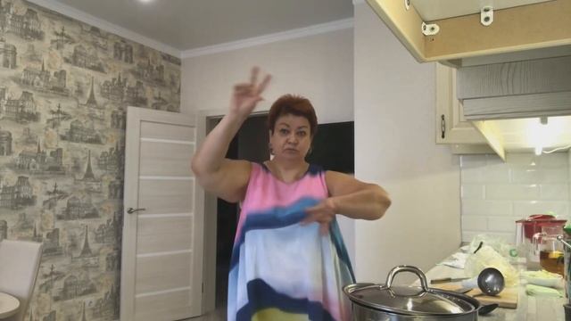 МАМА ОТЛИЧНИКА ТАНЦУЕТ В ЧЕСТЬ ЮЛИКА смотреть онлайн