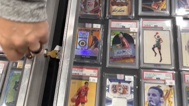 Dallas Card Show Vlog. Big trade goes down. Plus Daniel Logan says hi. смотреть онлайн