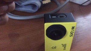 как вставить SD карту в экшн камеру