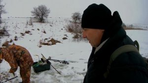 Зимняя рыбалка. Подледная рыбалка. Ставим сети подо льдом