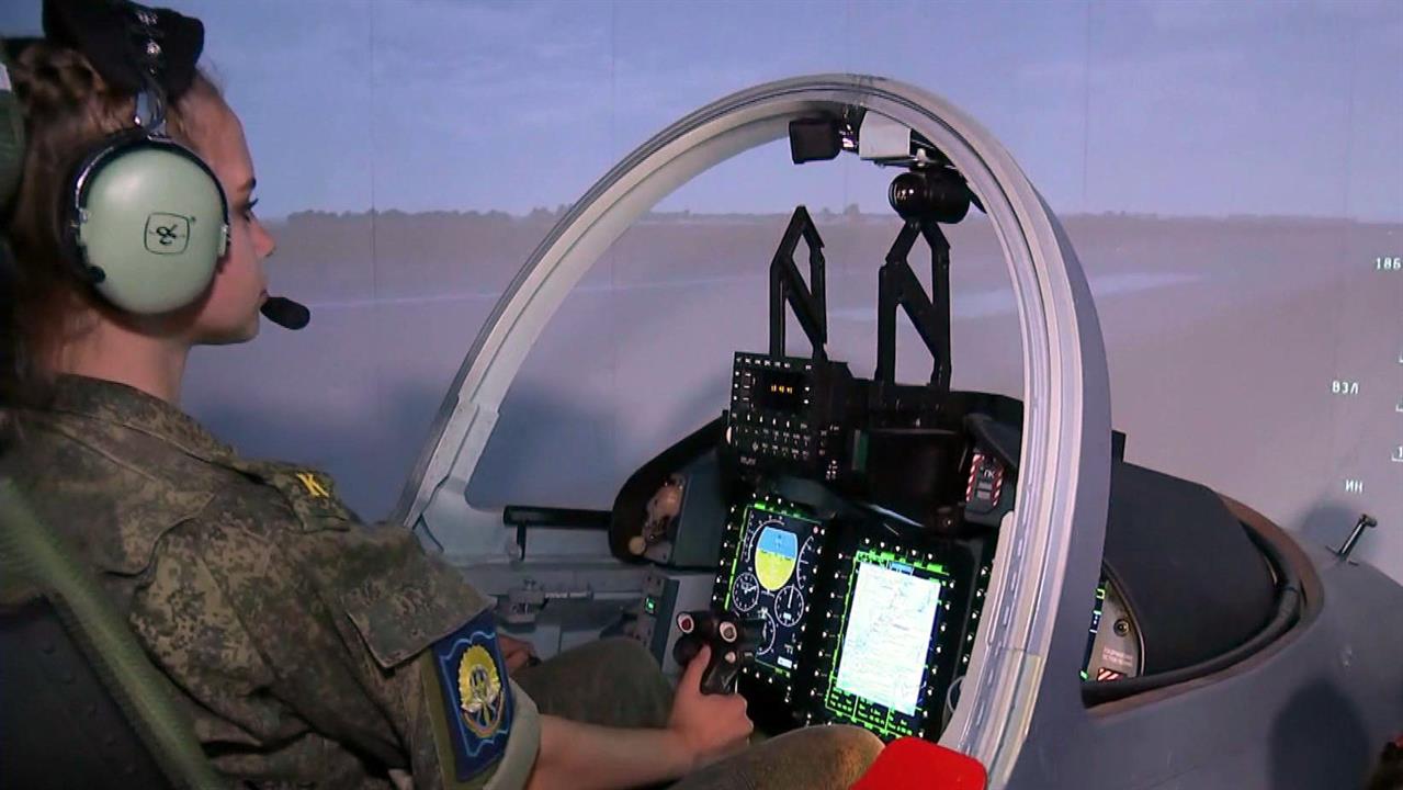 В Краснодарском летном училище третий год подряд проходит набор девушек