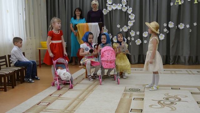 Сценка в детском саду "Бабушки-старушки" к празднику 8 марта. смотреть онлайн