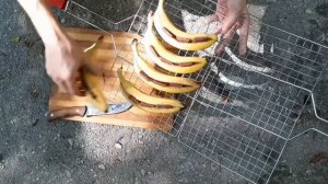 Бананы с шоколадом на костре         Cooking bananas with chocolate