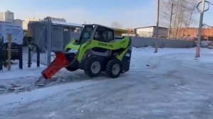 Мини погрузчик Zoomlion, работа с гидромолотом