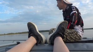 Жара июль, не рыбалка на озере Пирос. Катаемся на лодках, загораем, купаемся и отдыхаем с друзьями.