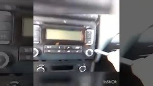 Снятие штатной магнитолы на Поло.