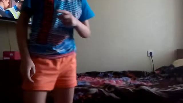 Делаю кувырки, сальто,стою на голове, стою на руках смотреть онлайн