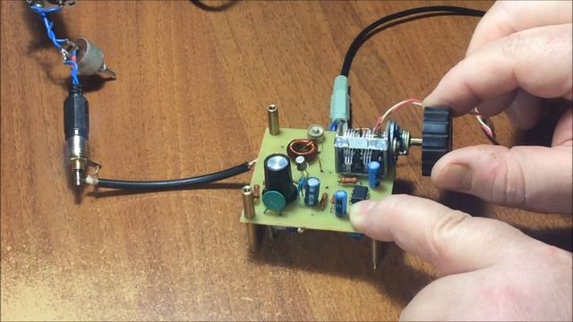 Регенеративный приемник Tiny. Работа на диапазоне 80 м. смотреть онлайн