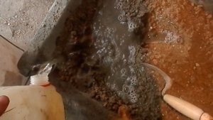 Тротуарная плитка своими руками / Заливаем бордюр