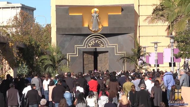 Blessing of the Holy Door at the Cathedral of Our Lady of the Angels for the Jubilee of Mercy смотреть онлайн