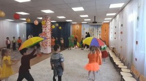 "КАК ДЕТИ ОСЕНЬ ИСКАЛИ" осенний утренник для подготовительных групп в детском саду "Матрёшка".