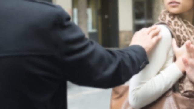 Он пожертвовал всем ради девушки, не думая, что она так ему отплатит... смотреть онлайн