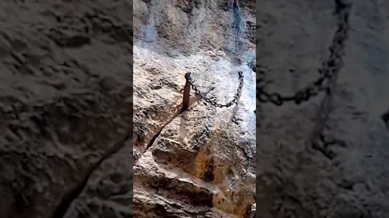 Что за таинственный меч в камне? Легендарный Дюрандаль рыцаря Роланда? смотреть онлайн