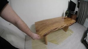 Стол из слэба дуба и эпоксидной смолы
