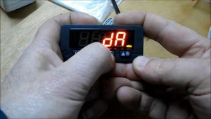 Digital thermostat EVK201N7 accessing settings and modify the temperature differential.