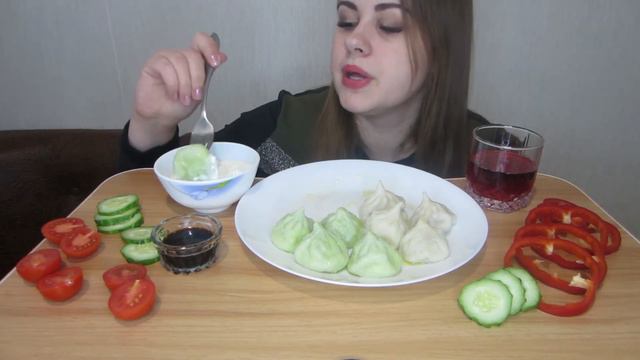 Мукбанг хинкали с говядиной и шпинатом со сметанкой. Очень вкусно. Когда нужно виходить замуж?