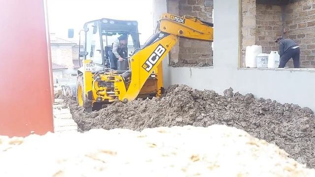 Jcb 3cx обратная засыпка фундамента через окна