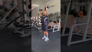 Жим гантелей вверх стоя