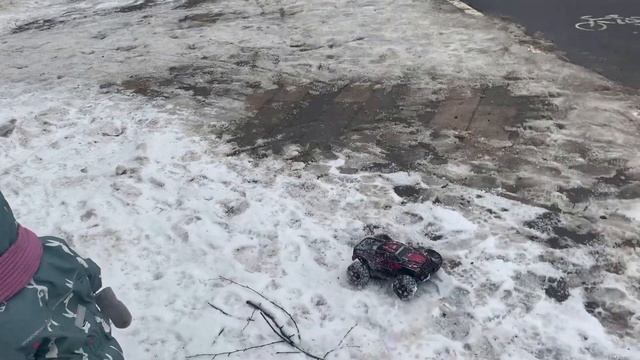 Машинка на пульте управления зимой