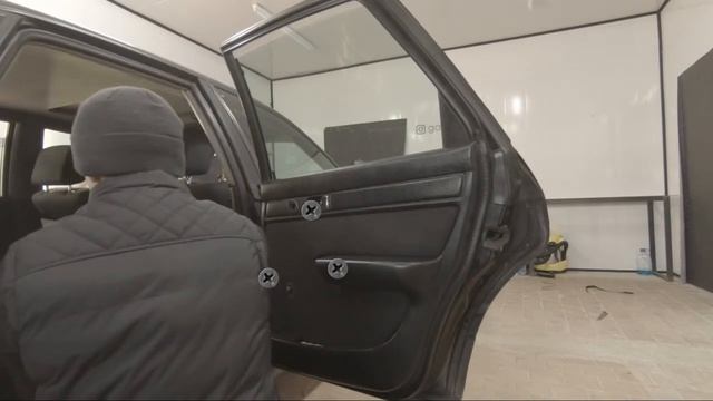 Как разобрать обшивку двери дверную карту Ауди А6 ц4 A6c4 смотреть онлайн