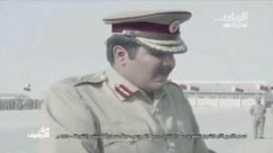 سمو الأمير الأب الشيخ خليفة بن حمد آل ثاني - رحمه الله يرعى عرضاً عسكرياً للجيش والشرطة - 1973م