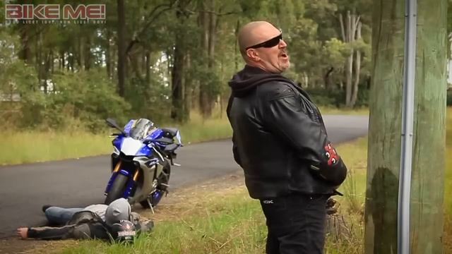 2015 Yamaha R1 Road Pillion Test - BIKE ME! смотреть онлайн