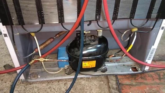 Ремонт холодильника Whirlpool ( с алюминиевой капиллярной трубкой). смотреть онлайн