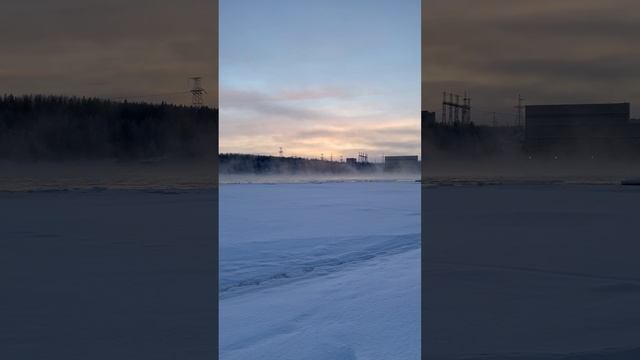 Зимняя панорама реки Кемь у ГЭС в Карелии