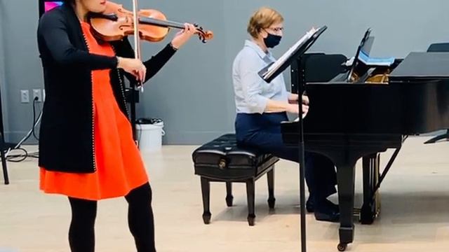 Violin Sample: Mendelssohn Concerto in E minor mov 3 Angelica Salazar